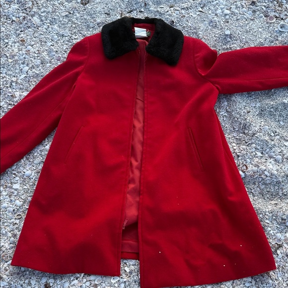 Elegant Red Women's Coat with Black Collar - Picture 1 of 7